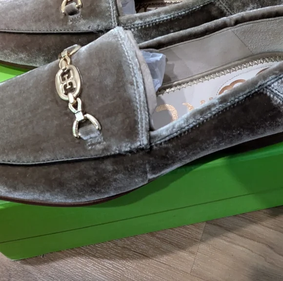 Sam Edelman New Loraine Mushroom Velvet Loafers with Gold Chain NIB 7 - Picture 4 of 4